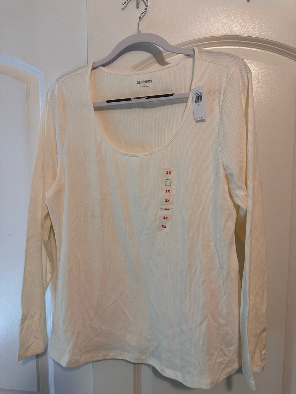 Old Navy Women's White Scoop Neck Long-Sleeve Tee